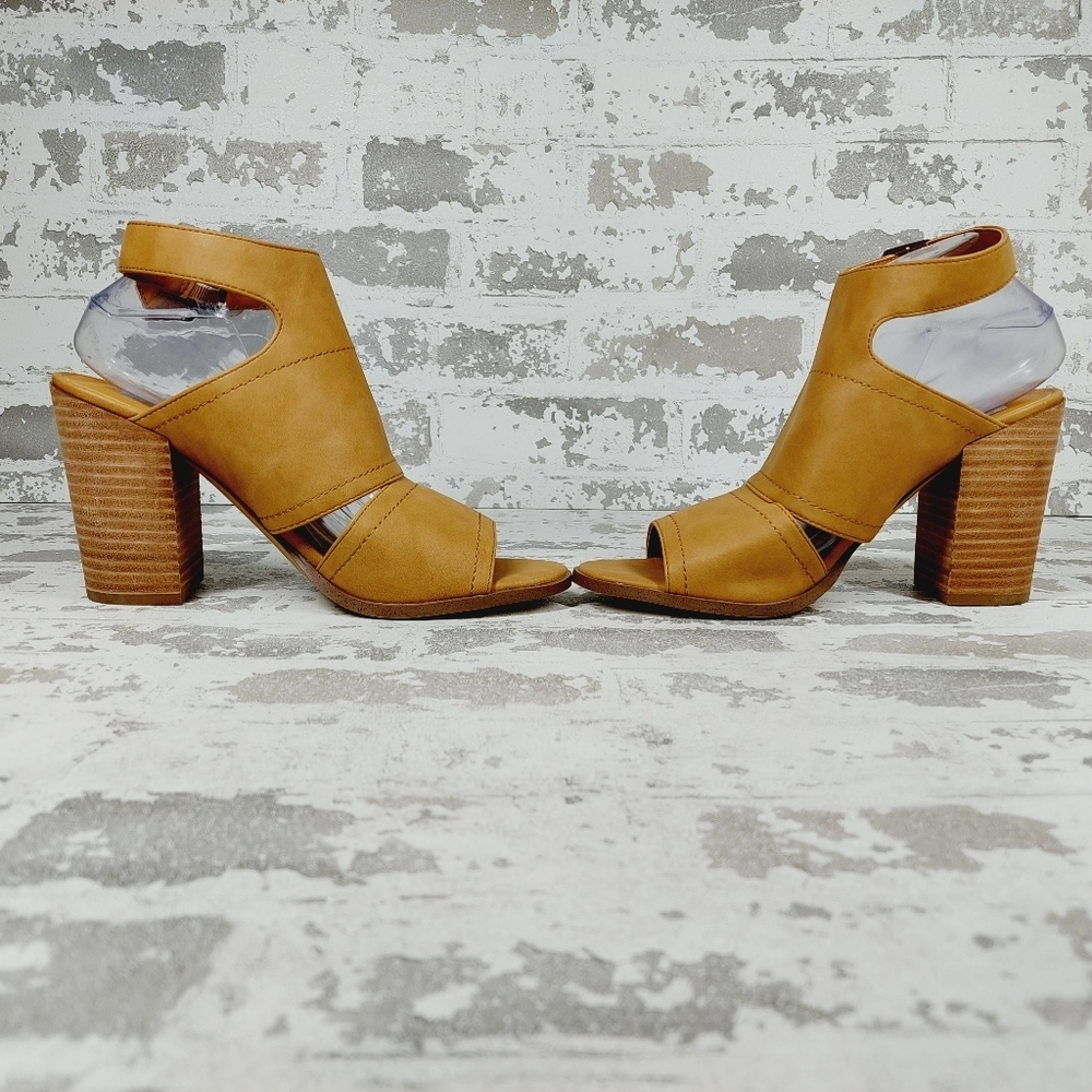 Dolce Vita Tan Open-Toe Block Heel Sandals - Picture 7 of 12